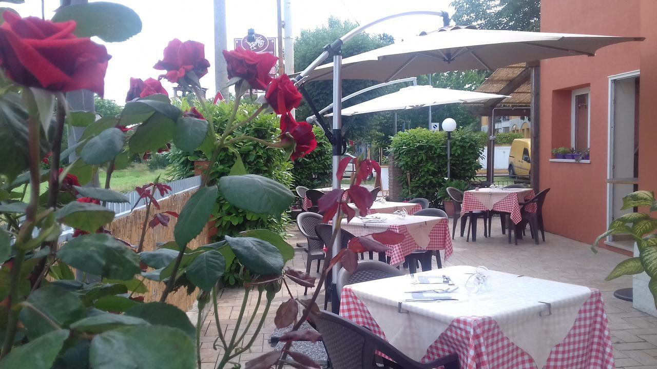 La Campagnola Trattoria Con Alloggio Misano Adriatico Bagian luar foto